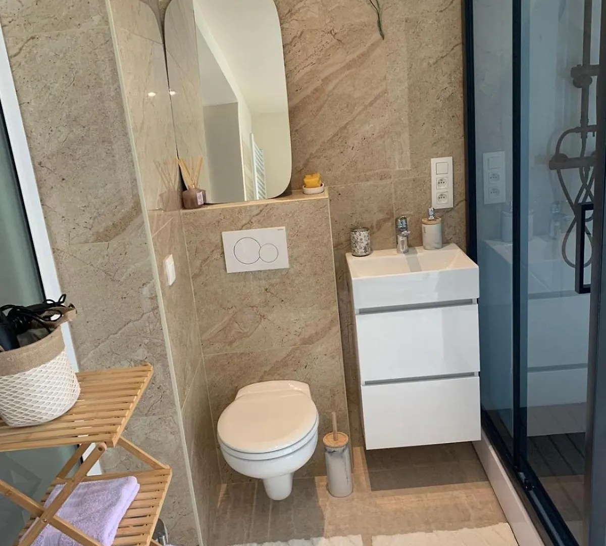 Comme A La Maison Brussels Apartment